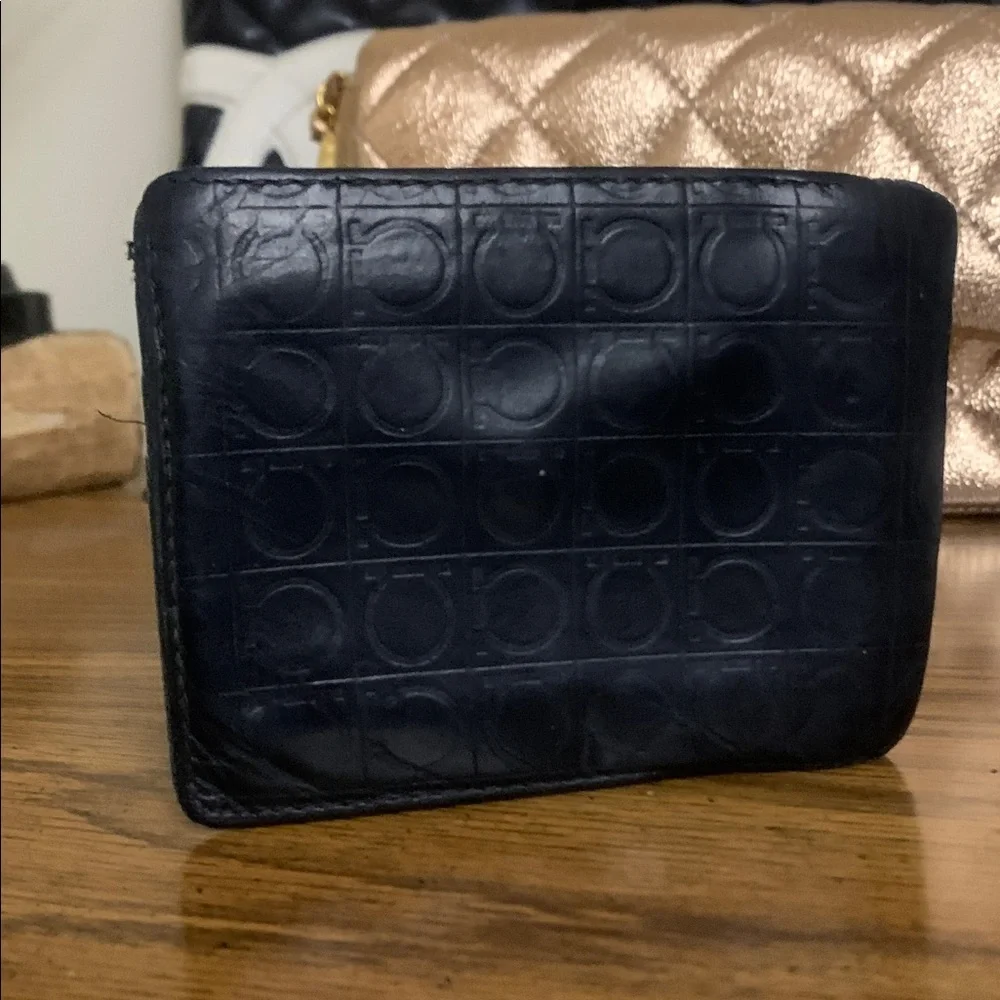 Ferragamo black leather logo wallet rehab
